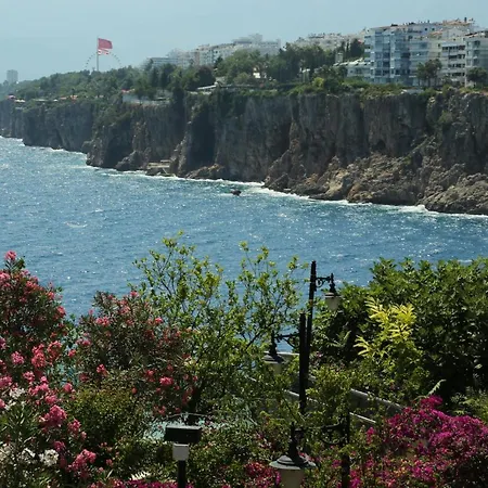 Emel Villa